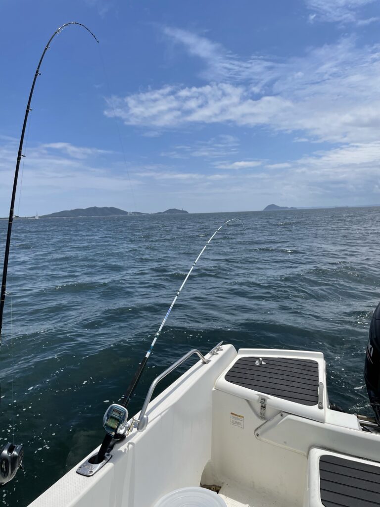ARCADIA号LOGBOOK 6月12日　DAY15神島沖まで行って釣れねえ。